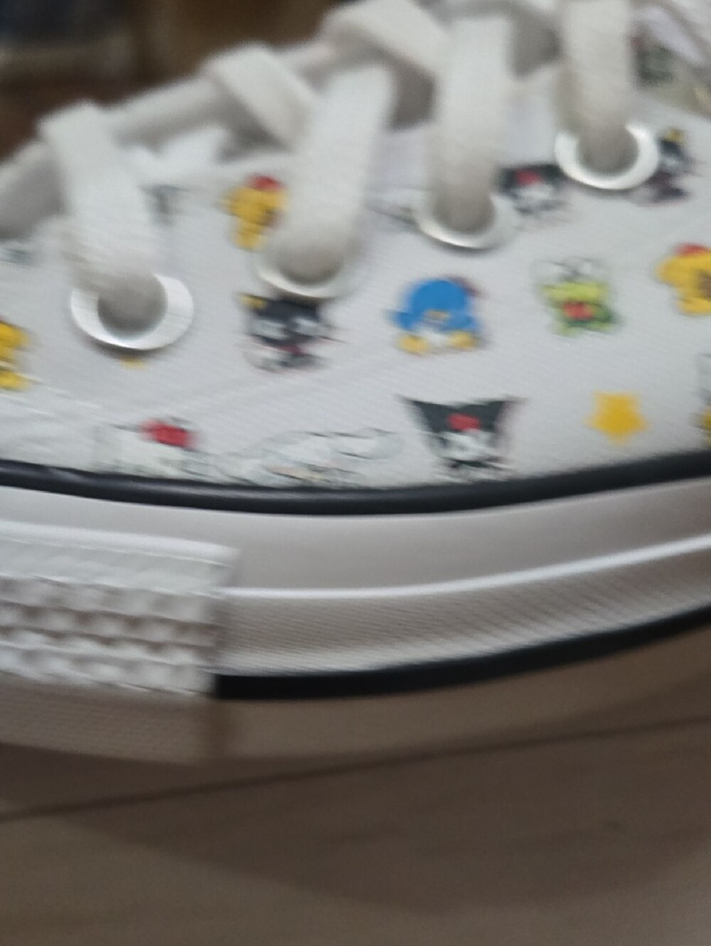 Converse  Low-Top Sneakers with Multicolor Cartoon Print Hello Kitty Sanrio Sz 8 - Picture 8 of 12
